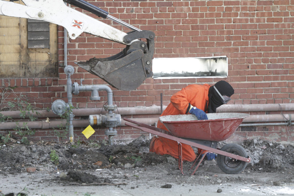 Natural gas line break on 800 block of Mass. St. causes brief